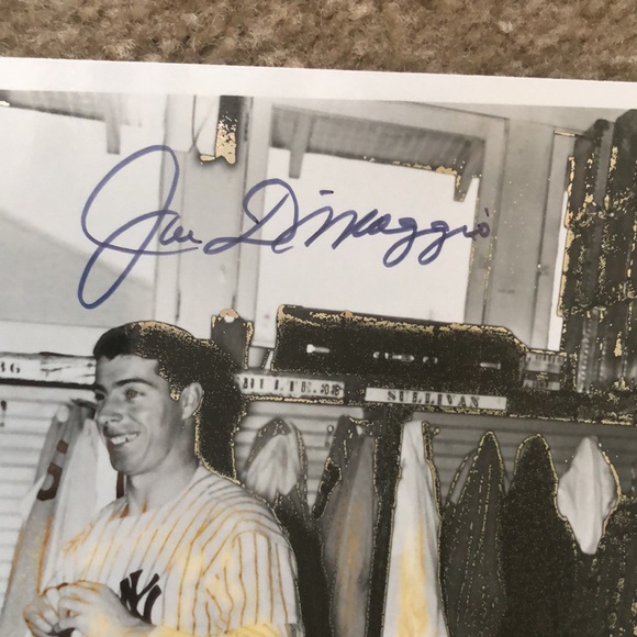 Joe DiMaggio Autographed 8x10 Photo with Certificate of Authenticity - Picture 7 of 9